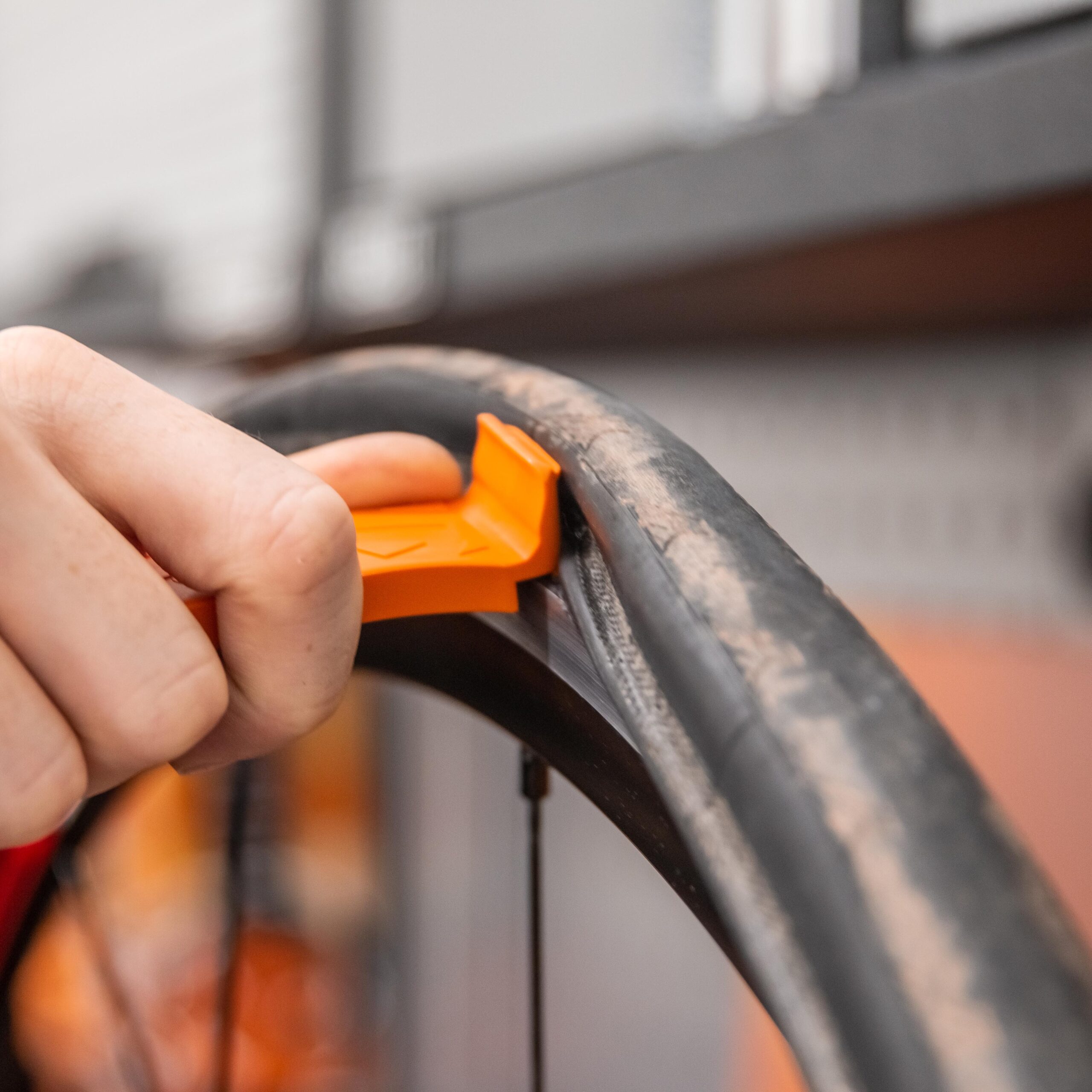 Comment utiliser un démonte pneu sur sa pit bike?