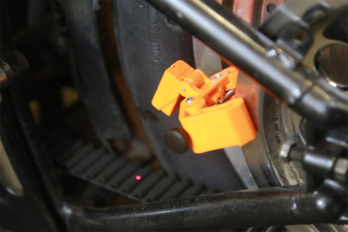 Laser Monkey - Outil d'alignement de chaîne de moto – Image 3
